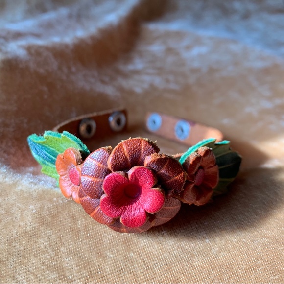 Jewelry - Leather flower bracelet.